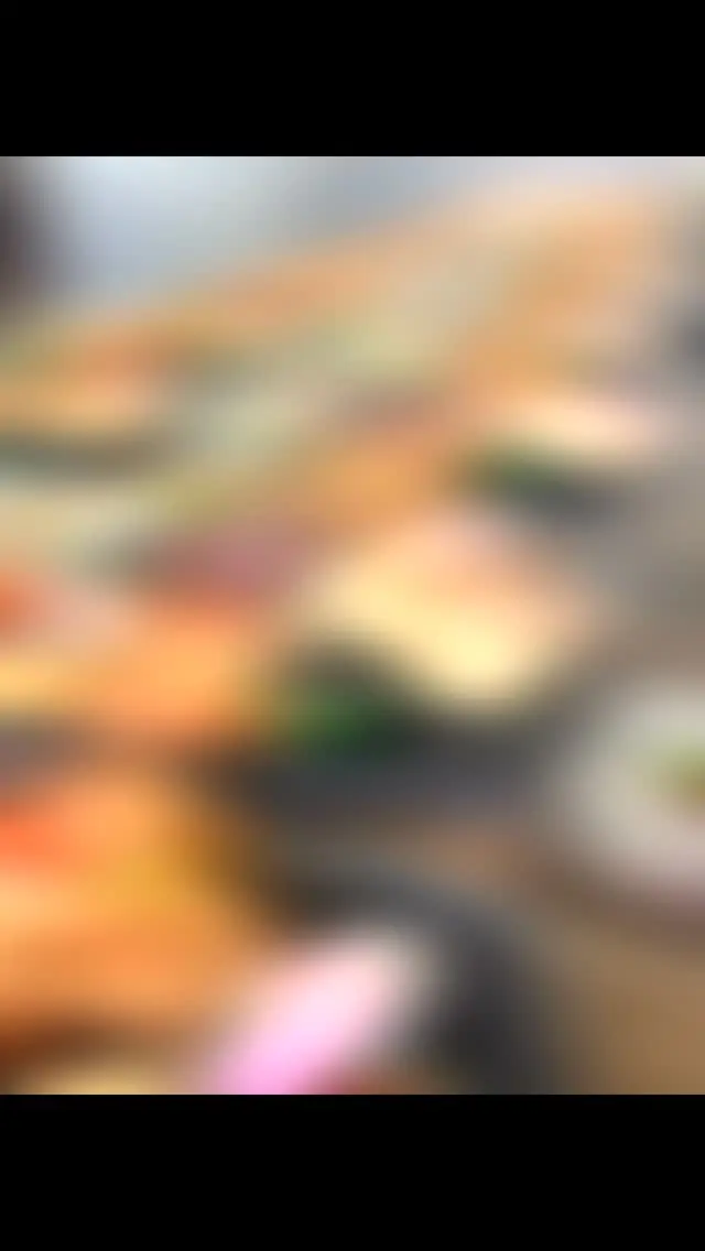 今年もhungry特製おせちオードブルの予約受付中‼️

今年も2種類‼️
・華盛りおせち
・新春幸福おせち

1段目の内容は
・有田鶏のタレ漬け唐揚げ
・佐賀牛ローストビーフ
・佐賀牛肉ごろハンバーグ
・金星豚のとろとろ角煮
・紅白佐賀豚焼売
・ブリっぶりな大エビマヨ
・ハングリーのポテトサラダ
・手仕込み栗金団
・ちょっと甘めなだし巻き卵
・黒豆煮
・イクラのしょうゆ漬け
・サクサクカニ詰めフライ…など！
(1段目オードブル&唐揚げ10個BOXセット)
⭐︎華盛りおせち　　税込22000円

2段目
・生ハムクリームチーズと佐賀のいちごさんのカナッペ
・雲丹クリームのペンネグラタン
・ロブスター・ブロッコリーのバジル炒め
・佐賀牛ミートソースのキッシュ
・海と大地のカクテルサラダ
・金星豚のスペアリブハニーマスタード焼き
・金星豚の自家製塩麹に漬け込んだローストポーク
・佐賀牛メンチカツ
(1段目+2段目オードブル& 唐揚げ10個BOXセット)⭐
︎新春幸福おせち　税込30000円
⚠️2段目のみの購入は出来ませんのでご注意下さい🙏

早期に予約してくださった皆様に特典として
・華盛りおせち購入で1000円引き
・新春幸福おせち購入で2000円引きになります！
⚠️早期割適用は11月30日(日)までのご予約分まで！

その他に‼️
佐賀牛ローストビーフ盛り
 (約3〜4人前)15000円
⚠️こちらは早期割対象外になります🙇

ハングリーボウル特製
『冷凍』佐賀豚紅白焼売　
　　　　　　　20個入り　税込3000円
⚠️こちらは早期割対象外になります🙇

おせち最終受付は
12月10日（水）となっております‼️

受け取り日時は
12月31日（水）
15時から18時の間

受け取り店舗
・マーケット【佐賀市】
〒840-0859 
佐賀県佐賀市新栄西１丁目２−４３
TEL 0952-37-9500

・ 2nd 【小城市】
〒845-0021 佐賀県小城市
　　　　　　三日月町長神田１０５５−１
TEL0952-37-7004

【商品名】と【台数】
【受け取り店舗】
【受け取り時間】
【お名前】
【ご連絡先】
以上をスタッフにお伝えください。

沢山のご予約お待ちしてます‼️

#佐賀ランチ
#佐賀ディナー
#佐賀グルメ
#小城ランチ
#小城ディナー
#小城グルメ
#小城カフェ
#お子様連れ
#食べスタグラム
#hungrybowl2nd 
#hungrybowl
#観光#旅行#日帰り
#ドライブ
#おせち
#オードブル
#正月