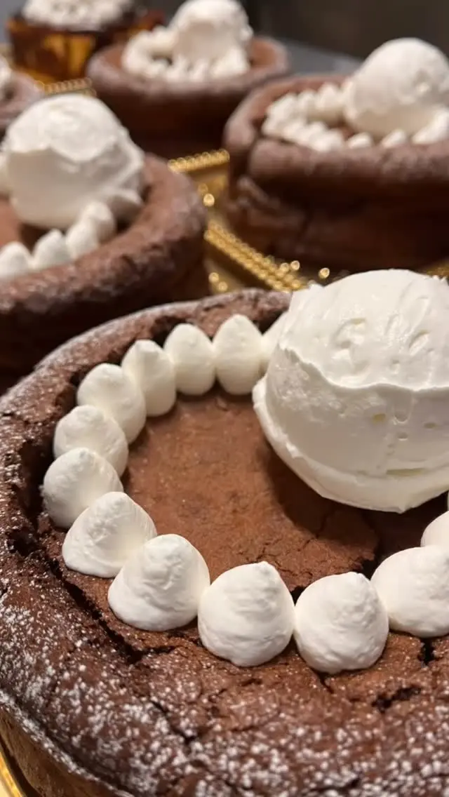 2025 クリスマス🎄　
ご予約くださったお客様へ無事にお渡しする事ができました。沢山のご予約、ご来店、店内でのお召し上がり🍰
ありがとうございました。

最初から最後まで１つ１つ丁寧に！
全てに想いを込め、よし！！✨
と思える状態でお箱に詰め、お渡ししております。

皆様のXmasがhappyで笑顔溢れる日になっています様に。

thank you♡

この胸熱な気持ち。
感謝の気持ちで溢れています✨

#hungrybowl 
#hungrybowl2nd 
#hungrybowlmarket