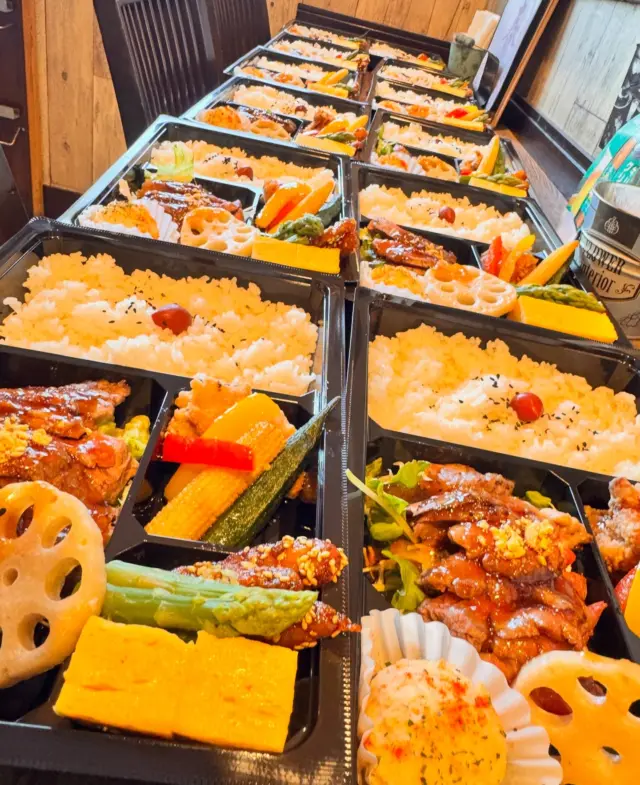 こんにちは👋
店長です。
⁡
今日はお弁当のご注文を頂いておりました！
ありがとうございます😌
地域のイベントや会社での会議で、
などなど色んなシーンでご注文頂いております。
⁡
分からない事やご予約などがあればお電話にてご相談可能ですので
気になる方は是非ご連絡ください🙌
⁡
 #Hungrybowl
 #ハングリーボウル
 #佐賀
 #福岡
 #長崎
 #九州
 #西日本
 #カフェ
 #ご飯
 #飲食店
 #ランチ
 #ディナー
 #唐揚げ
 #どんぶり
 #肉
 #ガッツリ
 #사가
 #사가정카페 
 #사가정맛집