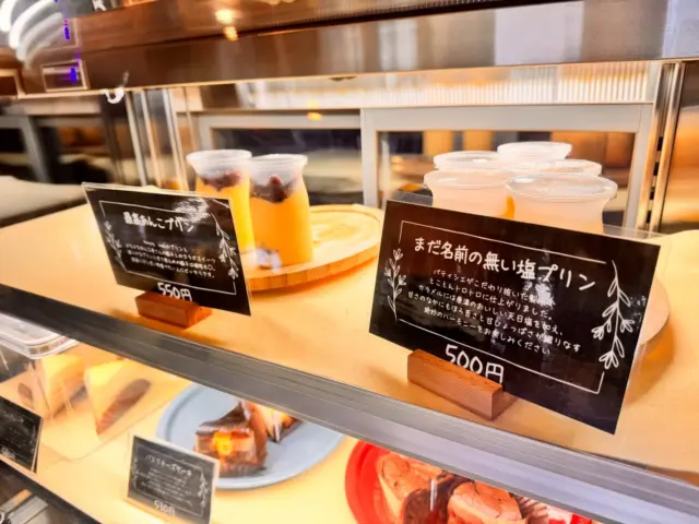 こんにちは🔆
なんか近々寒波が来るそうですね⸜❄️⸝
空気の乾燥など風邪をひきやすい要因が沢山ありますので
皆様身体にはくれぐれも気をつけて下さいね。
⁡
⁡
今日もHungry bowL営業します🙌
どんぶりの店ってのが定着してますけど
ケーキやプリンなどのデザートも揃えております！
⁡
ガトーショコラは開店初期から変わらない美味しさで
プリンはとろける舌触り、
どんぶり食べた後に余裕がある方は是非食べていただきたいです✨️✨️
⁡
 #Hungrybowl
 #ハングリーボウル
 #佐賀
 #福岡
 #長崎
 #九州
 #西日本
 #カフェ
 #ご飯
 #飲食店
 #ランチ
 #ディナー
 #唐揚げ
 #どんぶり
 #肉
 #ガッツリ
 #사가
 #사가정카페 
 #사가정맛집