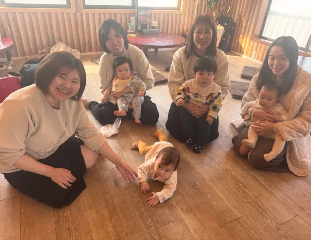 こんにちは🔆
本店店長です👋
⁡
昨日のお客様で
ちっちゃな赤ちゃんとママさん達がご来店されてました👏
別々でご来店されてたお客様でしたが
同い年くらいの赤ちゃんだった事もあり一緒にお話されてました☺️
赤ちゃん達でベイビーサミットが行われてて
可愛すぎたのでママさん達に許可をもらい写真を撮らせて頂きました👶🏻♡🙏
⁡
Hungry bowLの2階はフラットな座敷スペースです。
子供や赤ちゃんを連れて来られる方も多いので
子供を連れで行ける飲食店をお探しの方居られましたら是非うちのお店をオススメします🫰
⁡
⁡
⟡.· ⎯⎯⎯⎯⎯⎯⎯⎯⎯⎯⎯⎯ ⟡.·

テイクアウトもできますので
店頭もしくはお電話にてご注文下さい👋
⁡
佐賀市内一部地域では
UberEATS、出前館も対応しております🚗³₃
⁡
🏠佐賀県佐賀市与賀町6-21
📞0952-23-7464
⁡
⟡.· ⎯⎯⎯⎯⎯⎯⎯⎯⎯⎯⎯⎯ ⟡.·
⁡
 #佐賀
 #佐賀市
 #与賀町
 #鍋島
 #飲食店
 #ご飯屋さん
⁡ #カフェ
 #どんぶり
 #肉
 #おしゃれ
 #オシャレ
 #佐賀大学
 #旅行
 #グルメ
 #唐揚げ
 #お子様連れ
 #ママさん 
 #学生
 #大盛り