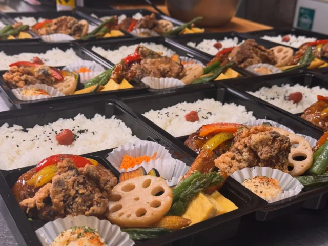 こんにちは🔆⁡
⁡
今日も朝からお弁当を沢山作らせていただきました👏👏
ここ毎日と言っていい程のご注文を頂いております！
ありがたいですね✨️✨️
お弁当やテイクアウト、オードブルなどのご注文可能ですので是非ともご利用ください🌱𓂃 𓈒𓏸
⁡
今日もHungry bowL2nd営業してます🙌♡
⁡
⁡⟡.· ⎯⎯⎯⎯⎯⎯⎯⎯⎯⎯⎯⎯ ⟡.·
⁡
⁡テイクアウトのご注文やお席のご予約、
その他問い合わせなどはお電話にてご対応いたします🙇‍♂️
⁡
お電話お待ちしております🙌
⁡

🏠小城市三日月町長神田１０５５−１
📞0952-37-7004
⁡⟡.· ⎯⎯⎯⎯⎯⎯⎯⎯⎯⎯⎯⎯ ⟡.·
⁡

 #小城
 #佐賀
 #どんぶり
 #グルメ
 #カフェ