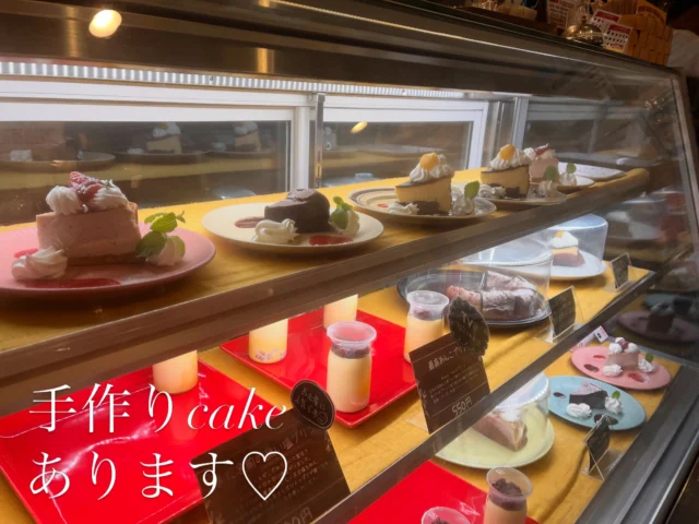 手作りcakeあります♡
2nd店には製菓専用の調理室があり、
そこで作っています✨✨

店内食、テイクアウト、
どちらも可能です✨✨

お土産にも人気なプリンをはじめ、
ハングリーボウルOpen当初から焼き続けている人気の
超濃厚ガトーショコラ。

バスクチーズケーキや、
季節のフルーツを使用したcakeなど。

売り切れることも多々ありますが、
なるだけ並ぶ様、頑張ります。

もし気になるデザートがありましたら是非♡
どれもほんとにオススメです✨✨

よろしくお願いいたします。

#手作りケーキ
#佐賀
#小城