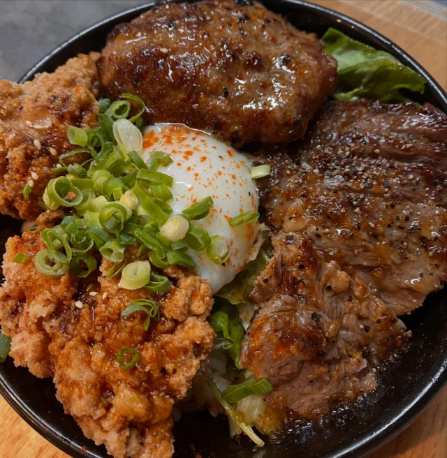 大人気のコイツ✨✨
食べにきませんか？？？

テイクアウトも可能です♡

#丼
#2929丼
#肉
#佐賀
#小城