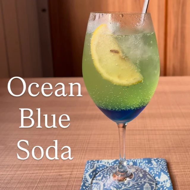 夏向けドリンク開始しました🩵
🩵オーシャンブルーソーダ🩵

さっぱりとしたオレンジソーダ味です✨✨
二層に分かれたお色が、
混ぜる事で
美しい海のお色に変化します☺️

甘すぎないシュワシュワ炭酸のドリンクが
食前にもピッタリンリン♡

数量限定ですので
お早めにどうぞ✨✨

きっと涼しくなるはず♡