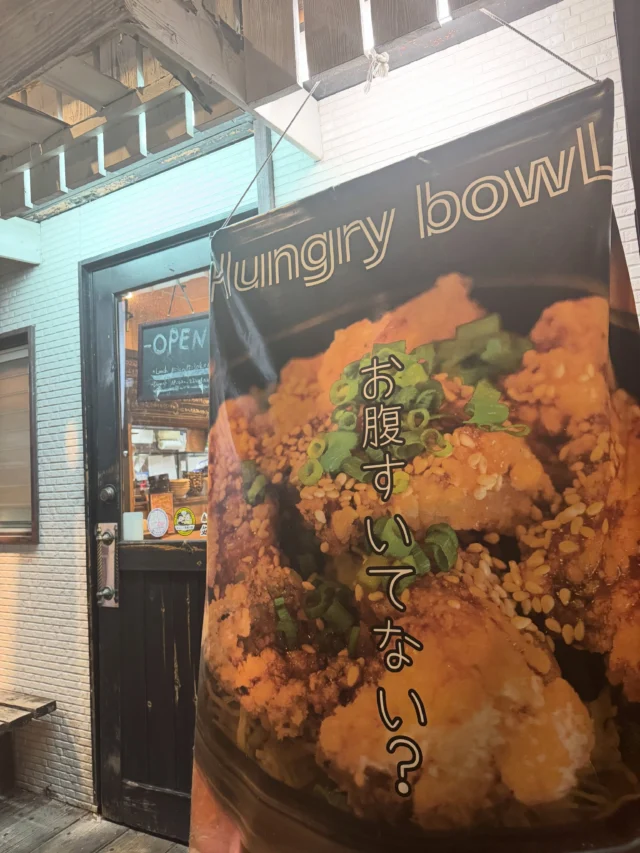 こんばんは👋
Hungry bowLスタッフの寺井です！
⁡
⁡昨日は佐賀大学で事件があって大変でしたね💦
うちの店舗も佐賀大学近くなので大丈夫かな？
と心配しておりましたが無事何事もなく安心でしたε-( ´▿` )‬
⁡
昨日は佐賀大学休校になったので学生のお客様に沢山ご来店いただきました。本日も営業しておりますので是非ともご来店下さい🙇‍♂️
今日からまた少し冷え込みますので皆さん風邪ひかないようにくれぐれもご注意を😌
⁡
⁡
⁡
 #佐賀大学
 #どんぶり
 #ご飯
 #飲食店
 #佐賀
⁡